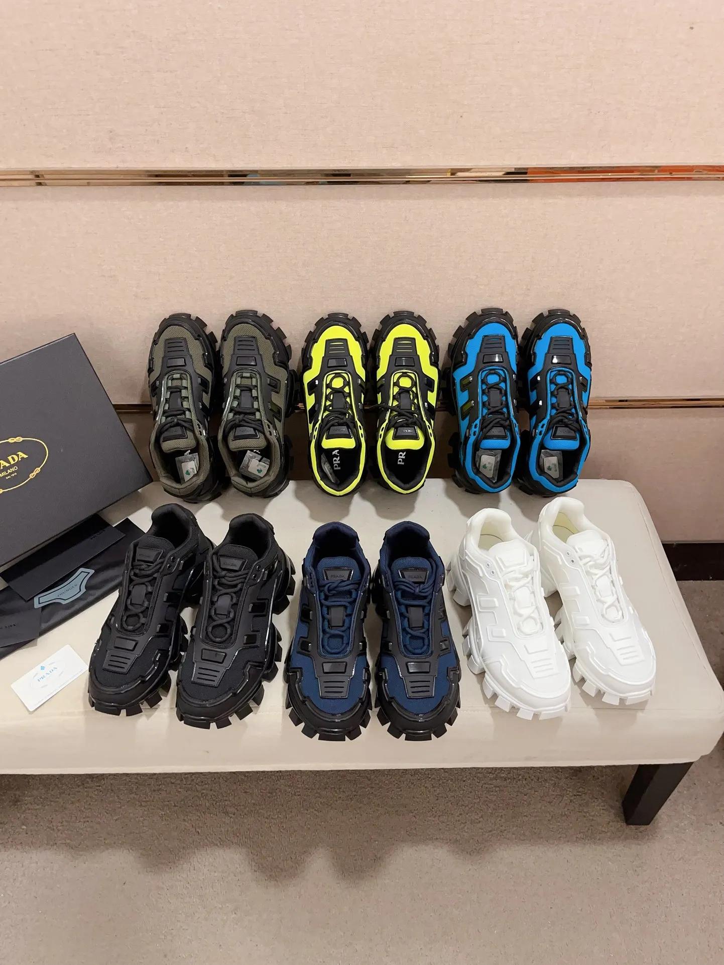 Men's Men's Shoes 💰 620💰 ✔️✔️✔️High-quality new PRADA counters are launched at the same time. The new men's shoes and 😘fabrics are selected from first-layer cowhide. Lining: imported elastic mesh➕cowhide lining. 👍🏿High-end☄️Open-molded non-slip rubber outsole, exquisite lines, simple and elegant, comfortable and high-end for leisure travel. Number of yards: 38 to 44. Can be customized for 45 non-refundable!
